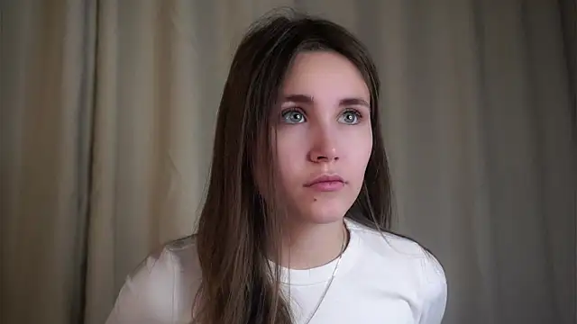 Snapshot of EthalFlowers chatting on 8, 11, 2025 EthalFlowers online show from 8, 11, 2025