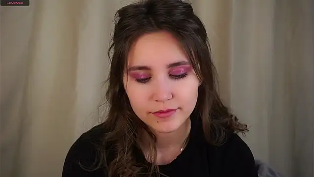 Snapshot of EthalFlowers chatting on 22, 11, 2025 EthalFlowers online show from 22, 11, 2025