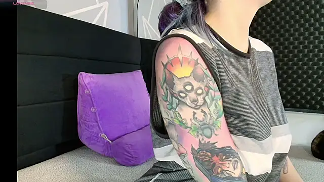 karlamoon23 online show from 28, 2, 2026