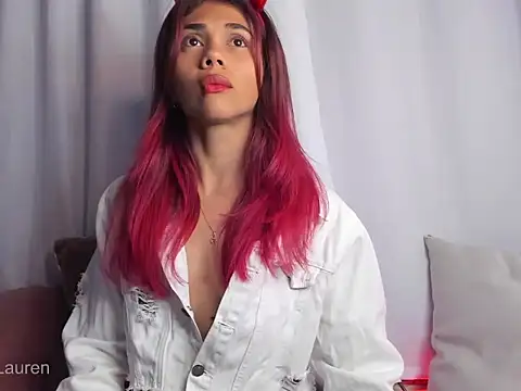 Laurenn 2 online show from 8, 10, 2025