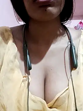 Snapshot of kaviyaponnu0987 chatting on 15, 11, 2025 kaviyaponnu0987 online show from 15, 11, 2025