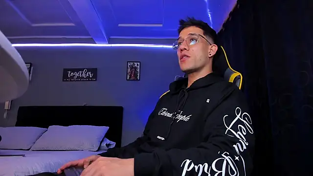 alexgiraldo   online show from 2, 12, 2025