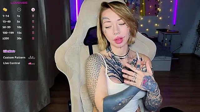 bunnykellyyy online show from 23, 10, 2025