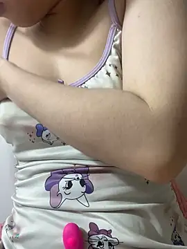 Snapshot of SiennaQueen18 chatting on 17, 10, 2025 SiennaQueen18 online show from 17, 10, 2025