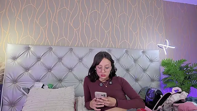 Naughty Couple83 online show from 17, 7, 2026