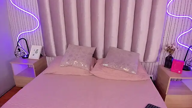 SamanthaPeachss online show from 2, 12, 2025