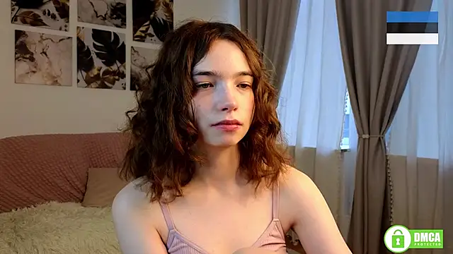 Snapshot of Evi_Brook chatting on 3, 11, 2025 Evi Brook online show from 3, 11, 2025