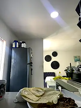 Snapshot of Samara_Hadi_ chatting on 18, 12, 2025 Samara Hadi online show from 18, 12, 2025