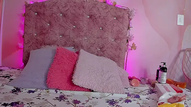 Mila grace  online show from 25, 11, 2025