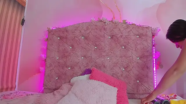 Mila grace  online show from 7, 1, 2026