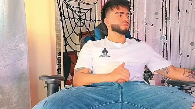 Snapshot of King_Draven3 chatting on 21, 10, 2025 King Draven3 online show from 21, 10, 2025