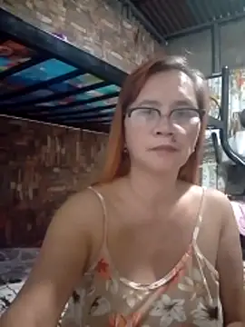 Snapshot of SexyHottMom chatting on 28, 4, 2026 SexyHottMom online show from 28, 4, 2026