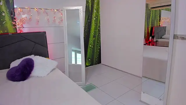 HollyTailors online show from 9, 9, 2025