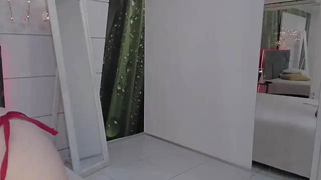 HollyTailors online show from 2, 4, 2026