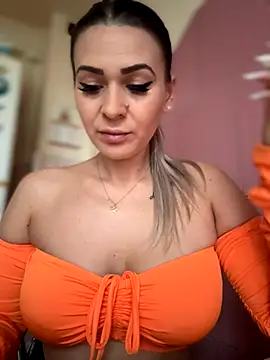 iSelena online show from 13, 10, 2025