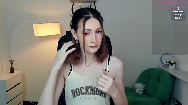 Snapshot of EasterBlink chatting on 19, 11, 2025 EasterBlink online show from 19, 11, 2025