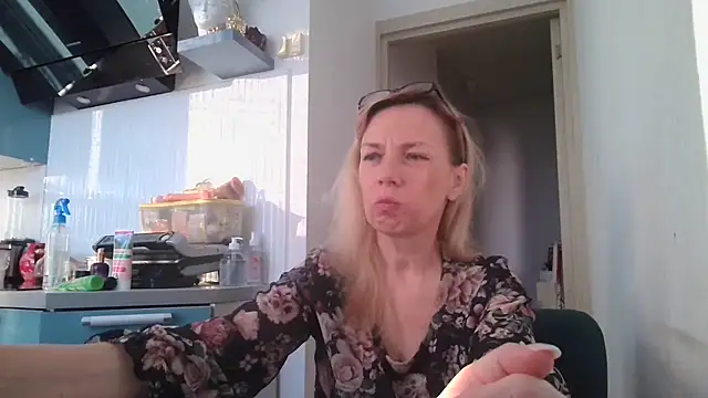 Sweetmurrr online show from 20, 6, 2026