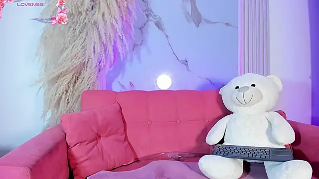 Snapshot of ivonyMiller chatting on 5, 11, 2025 ivonyMiller online show from 5, 11, 2025