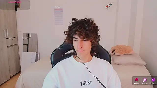 Nude Boy18 online show from 17, 2, 2026