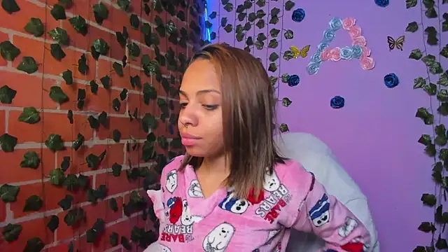 yumi hanna online show from 26, 10, 2025