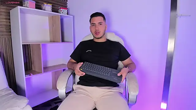 Axel grey  online show from 18, 10, 2025