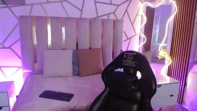 Snapshot of CYRUS_TAY chatting on 4, 3, 2026 CYRUS TAY online show from 4, 3, 2026