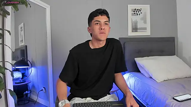 Tylerffoxx online show from 6, 10, 2025