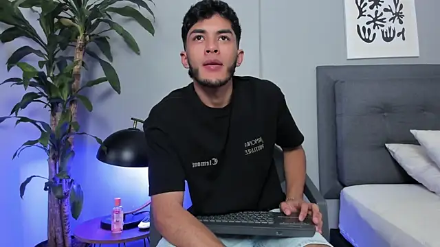 Tylerffoxx online show from 25, 4, 2026