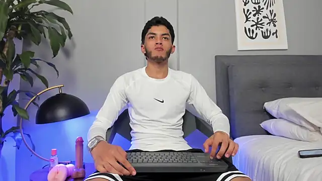 Tylerffoxx online show from 8, 7, 2026
