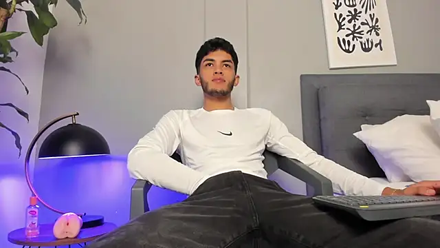 Tylerffoxx online show from 29, 7, 2026
