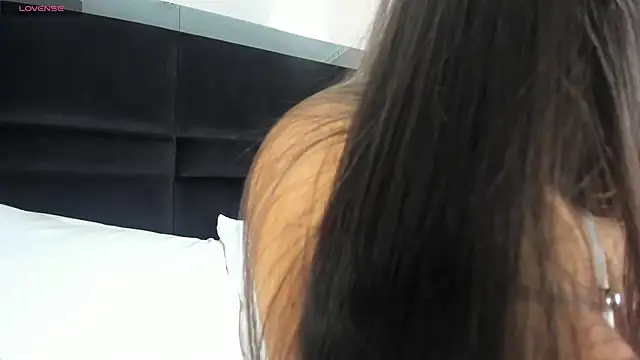 CarolineLee  online show from 21, 4, 2026