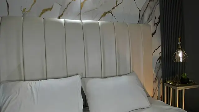 CarolineLee  online show from 22, 4, 2026