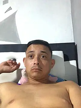 Snapshot of veronica_and_bryan chatting on 11, 9, 2025 veronica and bryan online show from 11, 9, 2025