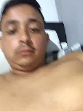 Snapshot of veronica_and_bryan chatting on 16, 9, 2025 veronica and bryan online show from 16, 9, 2025