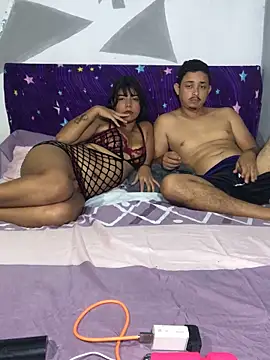 Snapshot of veronica_and_bryan chatting on 13, 10, 2025 veronica and bryan online show from 13, 10, 2025