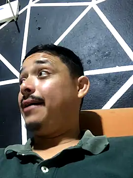 Snapshot of veronica_and_bryan chatting on 2, 11, 2025 veronica and bryan online show from 2, 11, 2025