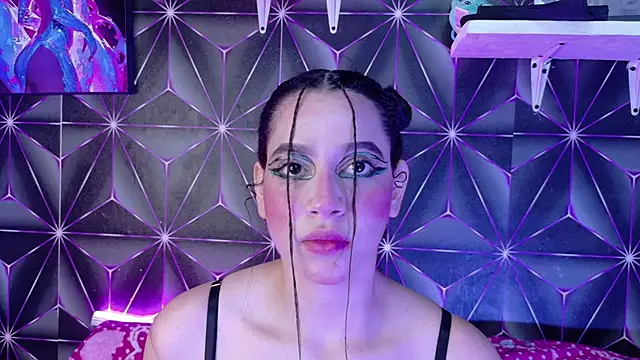 Megan Luxe online show from 5, 10, 2025