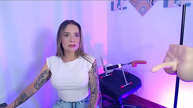 Snapshot of Natasha_cam222 chatting on 28, 11, 2025 Natasha cam222 online show from 28, 11, 2025