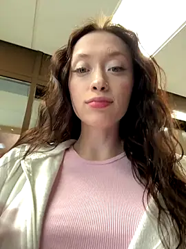 Snapshot of EstaVista chatting on 14, 9, 2025 EstaVista online show from 14, 9, 2025