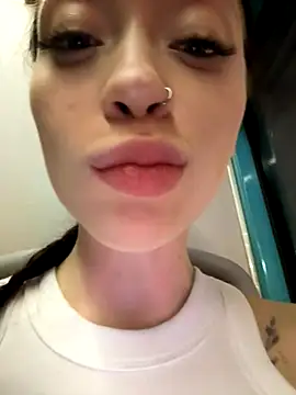 Snapshot of EstaVista chatting on 7, 10, 2025 EstaVista online show from 7, 10, 2025