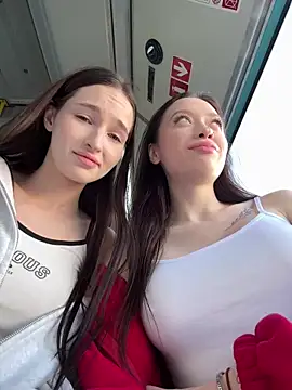 Snapshot of EstaVista chatting on 8, 10, 2025 EstaVista online show from 8, 10, 2025