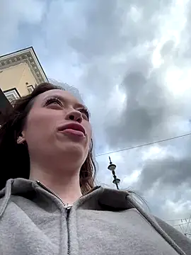 Snapshot of EstaVista chatting on 12, 10, 2025 EstaVista online show from 12, 10, 2025