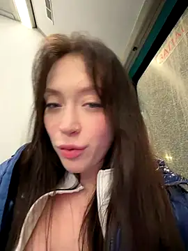 Snapshot of EstaVista chatting on 4, 12, 2025 EstaVista online show from 4, 12, 2025