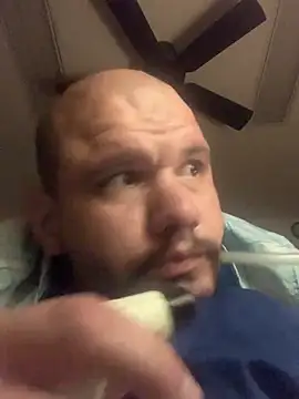 Snapshot of shakeweight chatting on 2, 4, 2026 shakeweight online show from 2, 4, 2026