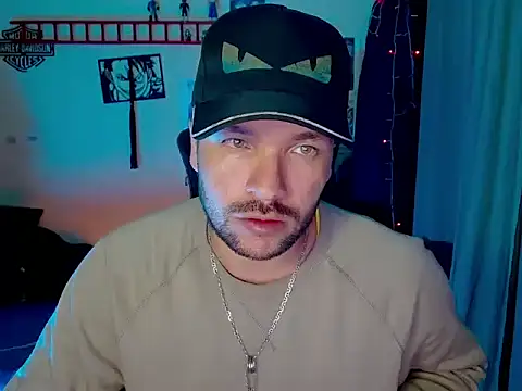 Snapshot of cortelioni_massimo_ chatting on 6, 11, 2025 cortelioni massimo online show from 6, 11, 2025