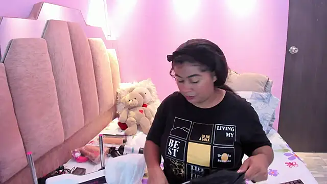 Snapshot of AndreaSweet2 chatting on 4, 12, 2025 AndreaSweet2 online show from 4, 12, 2025