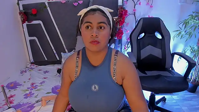 Snapshot of AndreaSweet2 chatting on 5, 12, 2025 AndreaSweet2 online show from 5, 12, 2025