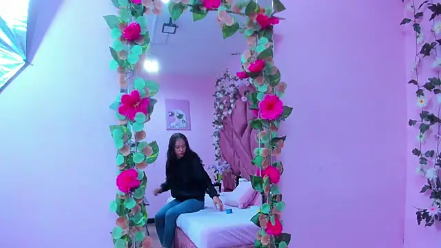 Nanis James online show from 24, 4, 2026