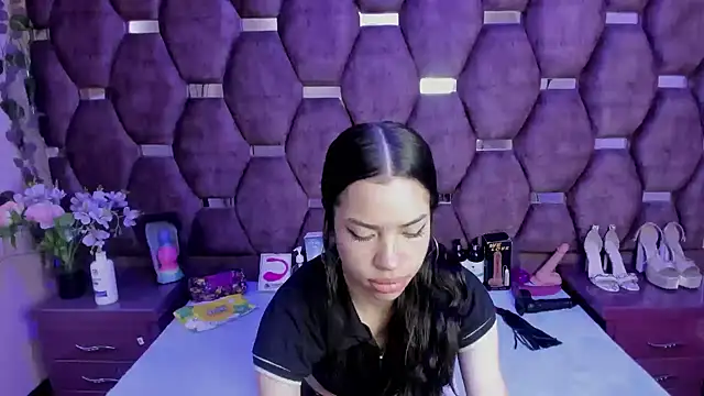 Nanis James online show from 17, 5, 2026
