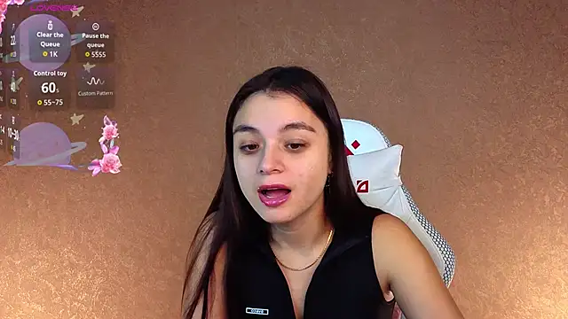 Leila Hefner online show from 10, 10, 2025